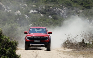 Ford Ranger Raptor thế hệ mới ra mắt, khởi điểm từ 1,299 tỷ đồng